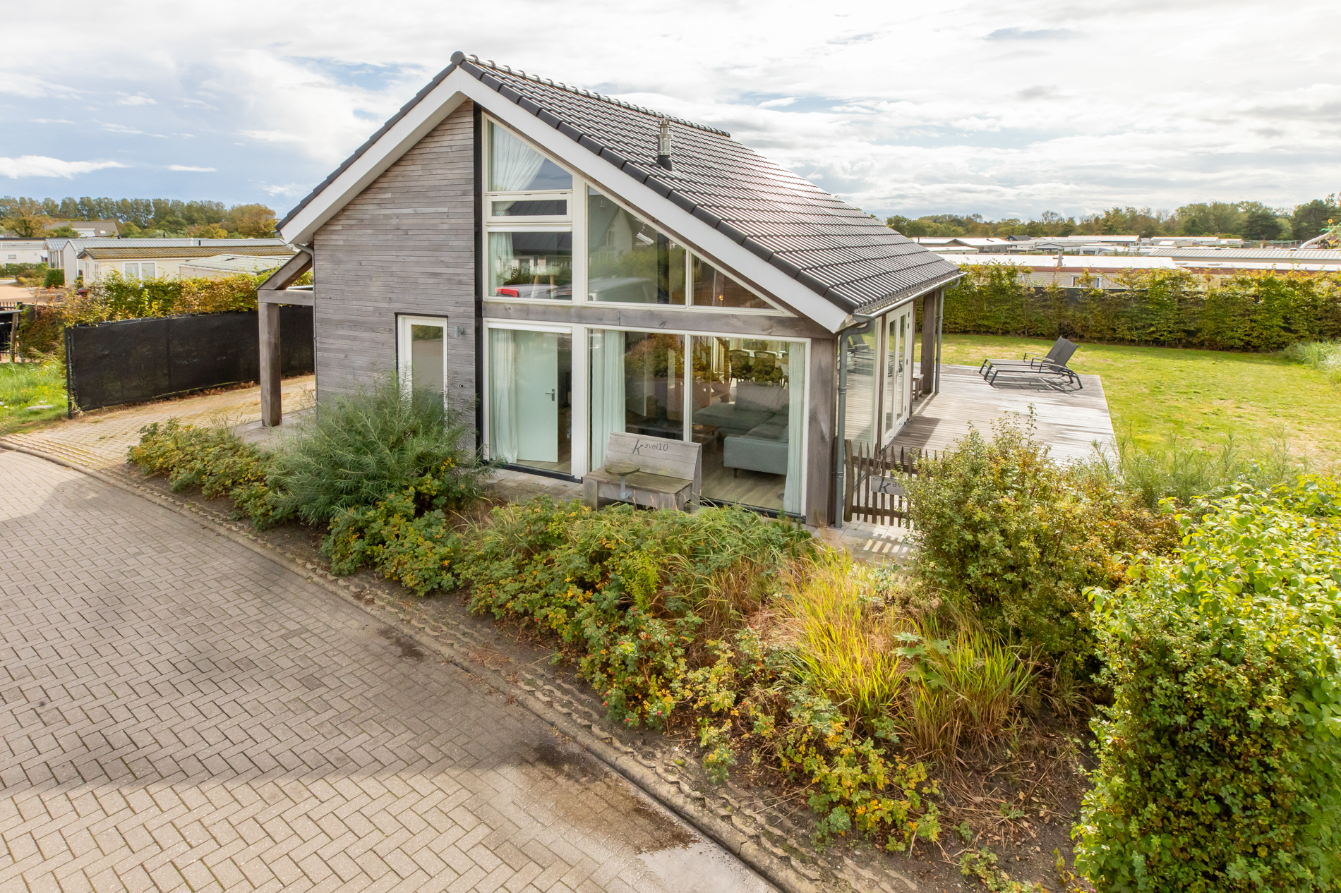 Zonnedorp Kavel 10 Renesse | Villa near the Beach & with Spacious Garden in Renesse in Nederland
